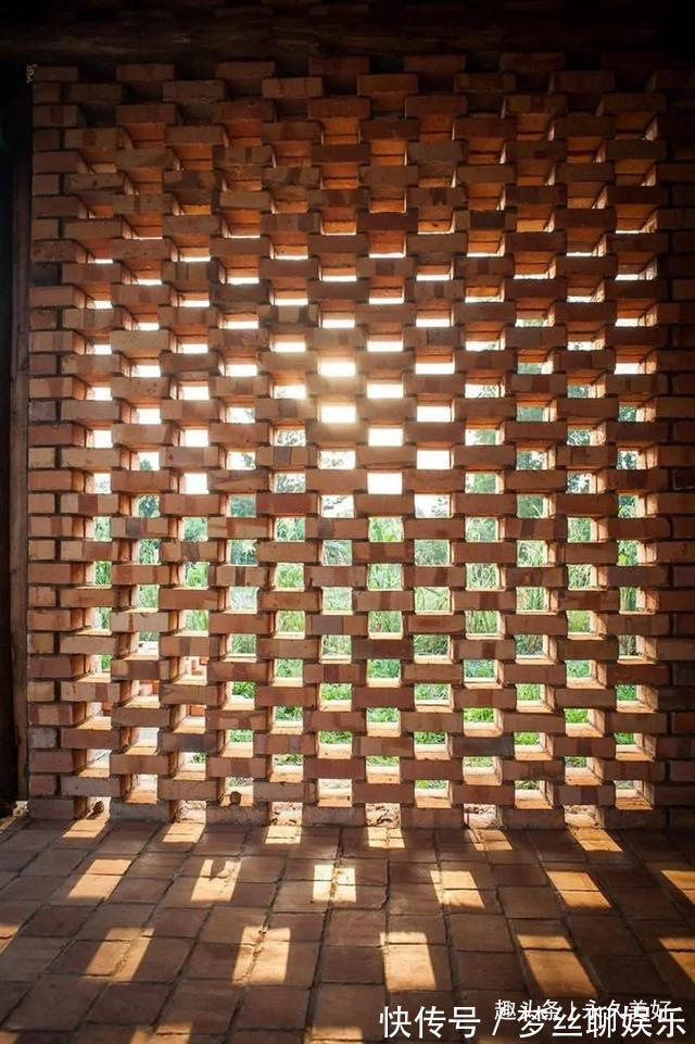 水泥|家里剩2车红砖,老爸就砌了个院墙,一格一格镂空通风全村第一家