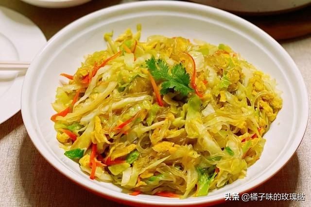 家常菜|家常菜推荐：酸辣肘子肉，清蒸鲈鱼，包菜炒粉条，玉子豆腐蒸肉末