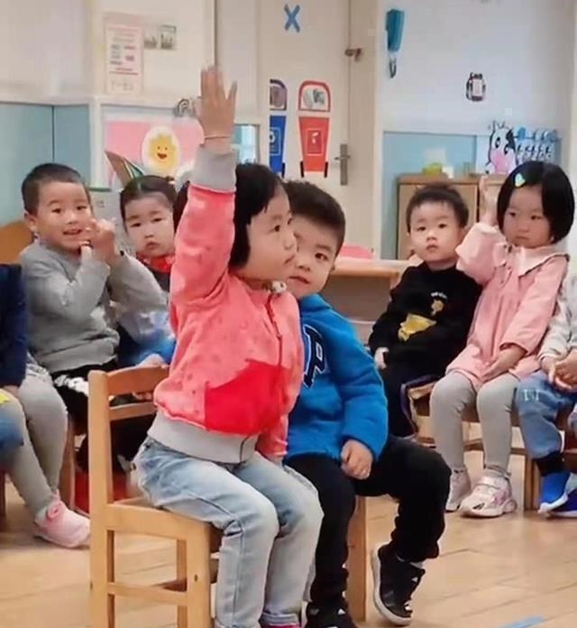 宝宝|同样是上幼儿园,学霸宝宝与学渣宝宝的气质就是不一样,老师笑翻