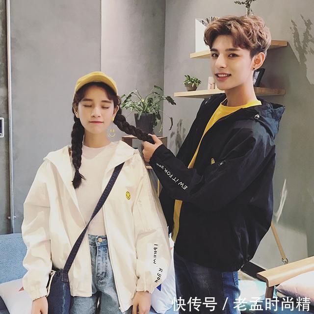连帽 低调优雅的情侣装扮高人一筹,让爱情的味道弥漫在春季