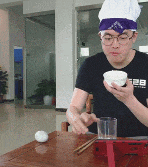 |搞笑GIF:南方来的妹子,永远不懂北方的冷