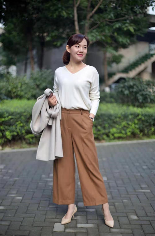 女人到了中年，最好少穿这3种颜色，不是显老就是装嫩，快自查！