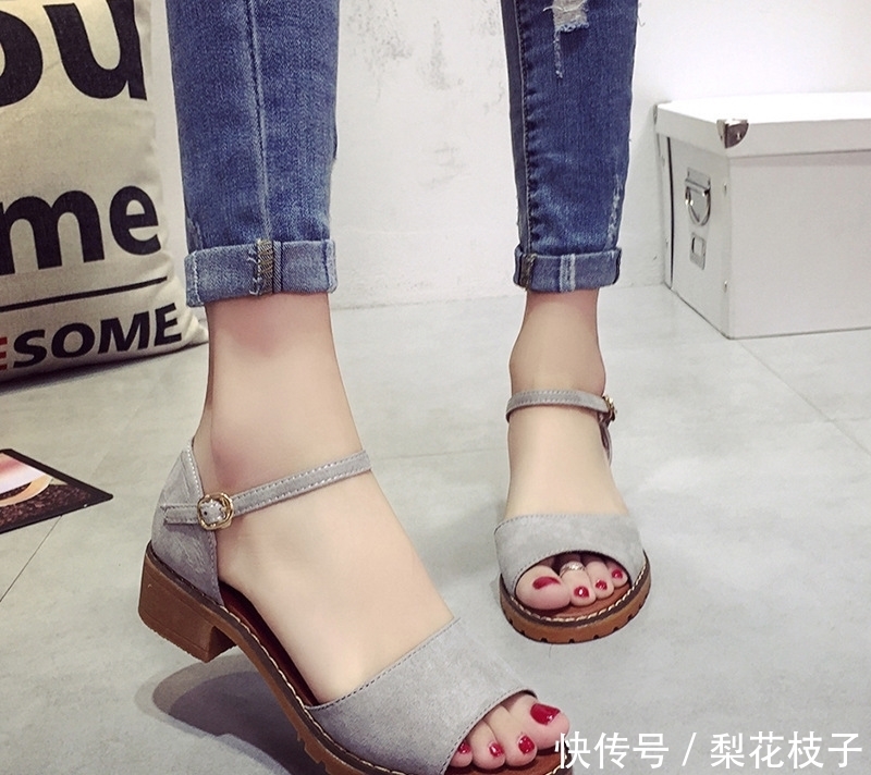 第一次看见这么有女人味的女鞋,买来配连衣裙,出街回头率更高