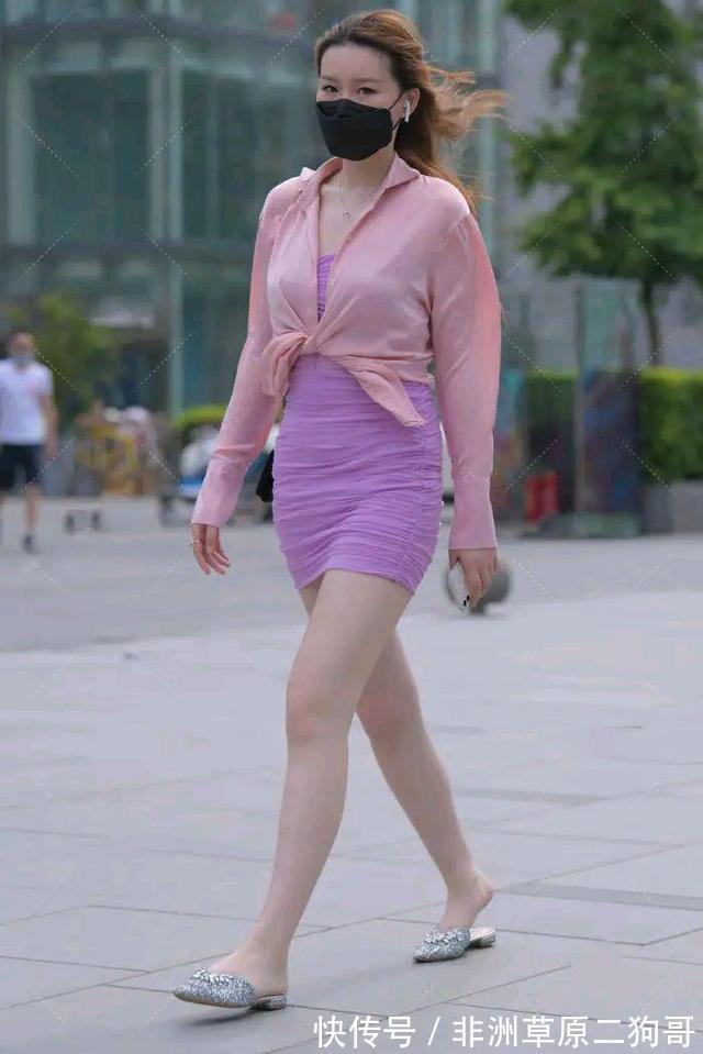 少女心|小姐姐有颗少女心,桃粉色衬衫搭配浅紫色包臀裙,时尚又减龄