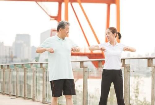老人们|世卫组织给出对50岁以上中老年人的活动推荐量,你达标了吗?