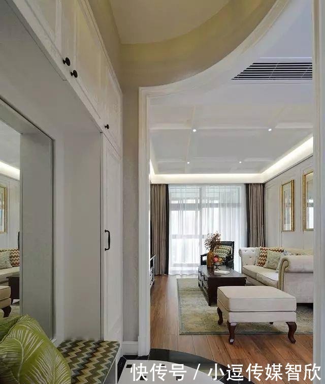 收纳|朋友的房子装修真漂亮,一个多功能玄关鞋柜,收纳强又美观!