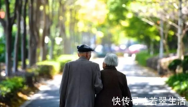 压力|第一批“独生子女”现在怎么样了父母已年老,孩子也撑不下去了