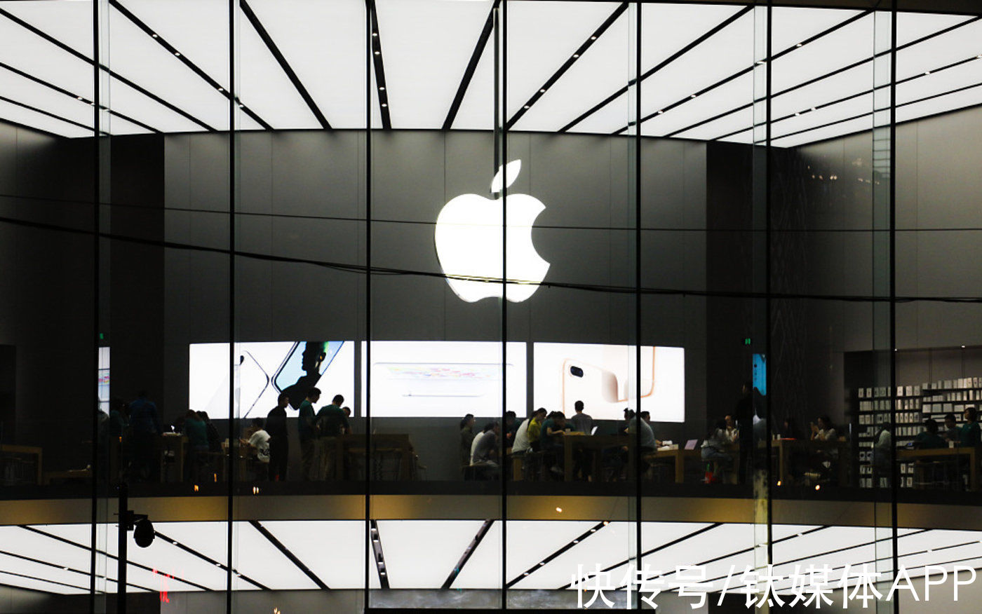 苹果公司|因不提供免费充电器，京沪5名大学生将苹果告上法庭