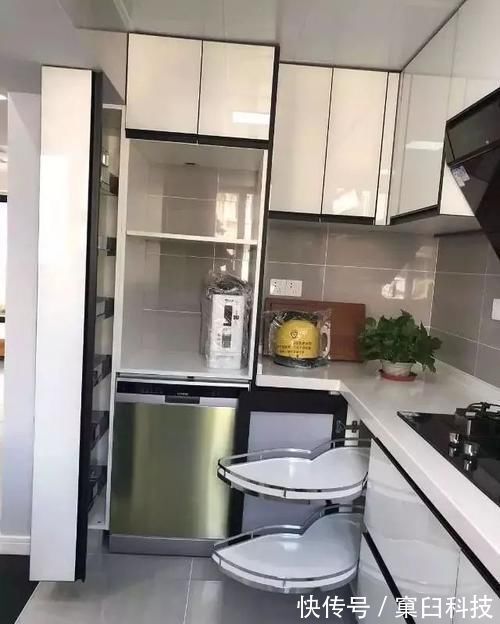 实用|老公不听劝非要在门口砌半堵墙，装好后发现太实用了，晒晒！