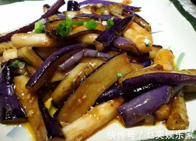 炒茄子时耍个小聪明,茄子不油腻不发黑,简单易做,好吃又下饭