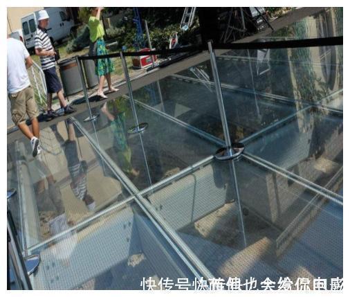 玻璃|不用铺木地板,在屋里装玻璃地板,好看还整洁,真方便