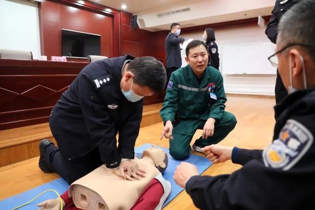 义诊|邹平：健康义诊进警营 爱警暖警聚警心