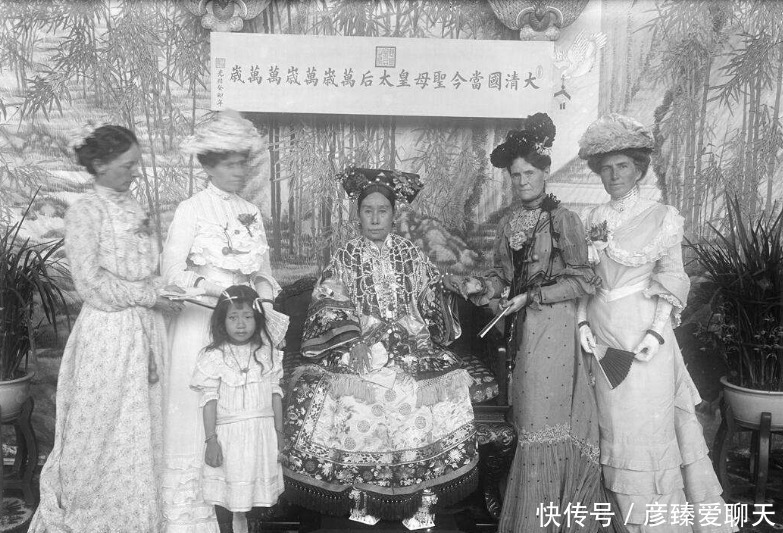 超过|她陪伴慈禧19年，年俸禄超过亲王，为何一生不敢照相？