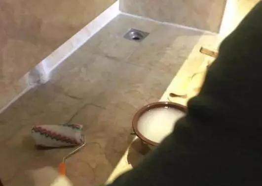 爆裂|卫生间渗水,只知道拆掉“瓷砖”重做?老师傅:少花点冤枉钱吧!