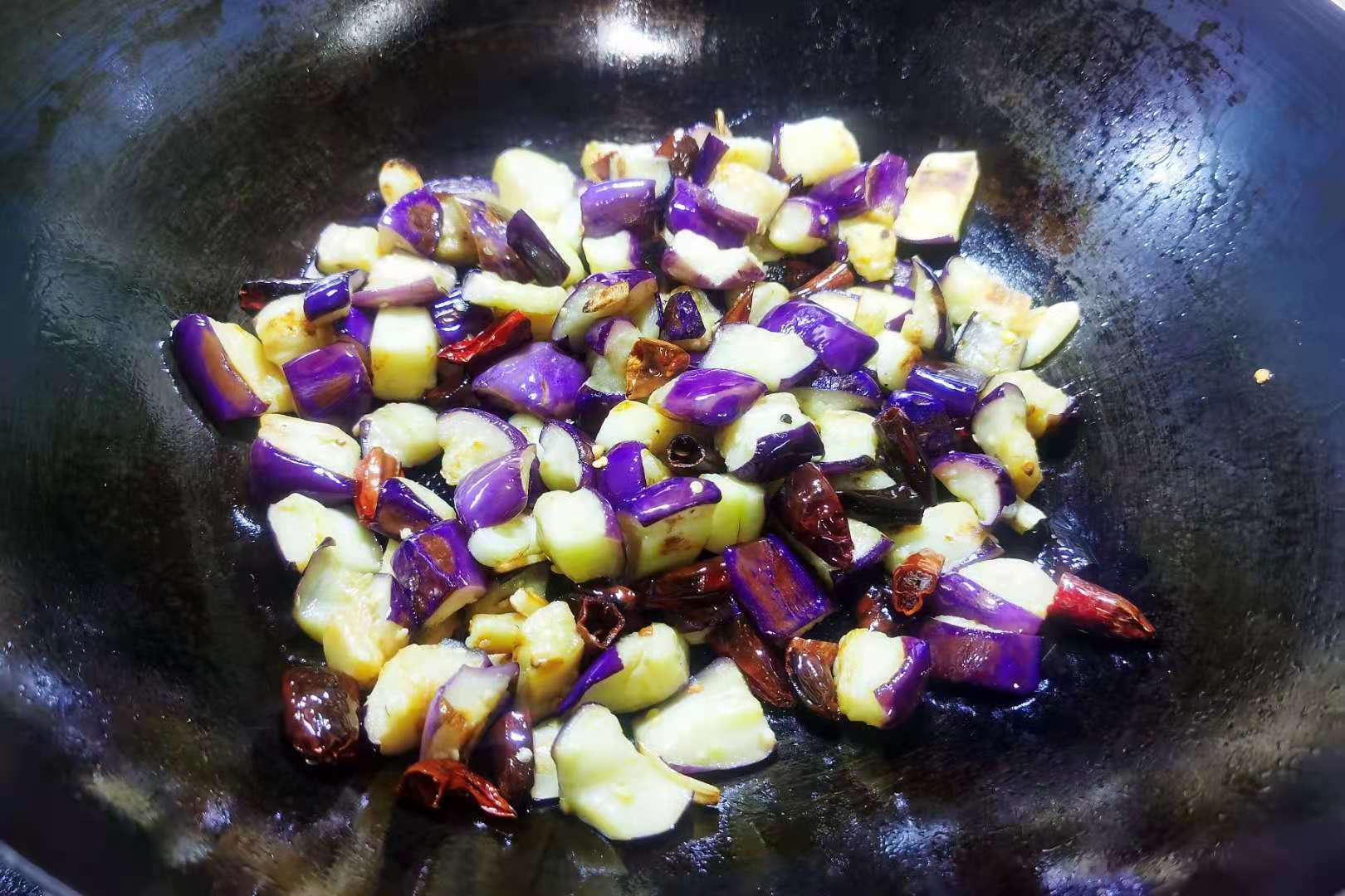 夏季,茄子炒外婆菜,我家一周做2一次,咸香入味,开胃下饭