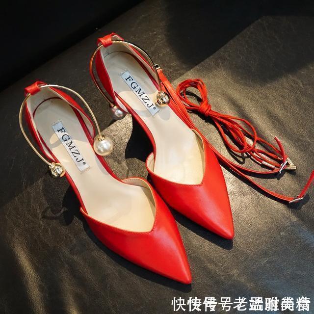 脚形 夏季时尚潮流凉鞋,修饰出女人的完美脚形