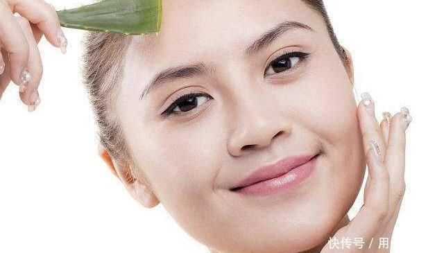 肌肤|脸上黑头很难看，教你简单的方法，让你肌肤光滑又细腻