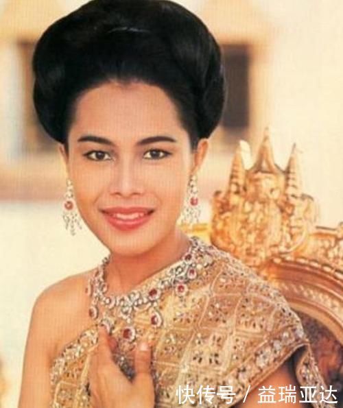 珠宝|苏提达看着低调，实际上“别有洞天”，诗丽吉这是给了她珠宝库？