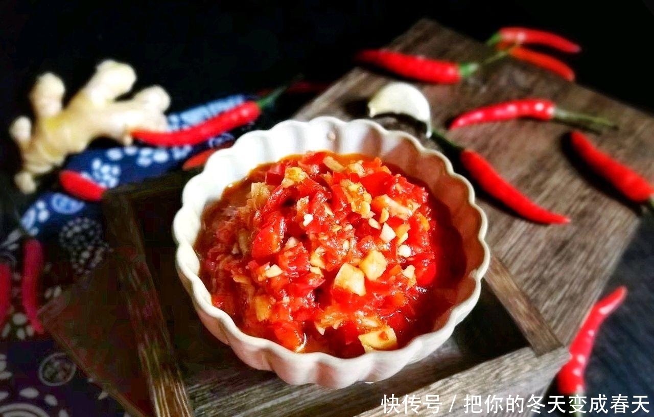 超香剁椒酱是怎么做的,切碎加盐就能做好?没你想的那么简单