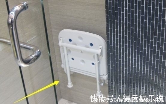 装修|聪明人家里淋浴房都装上了这个,美观实用又方便,后悔知道晚了