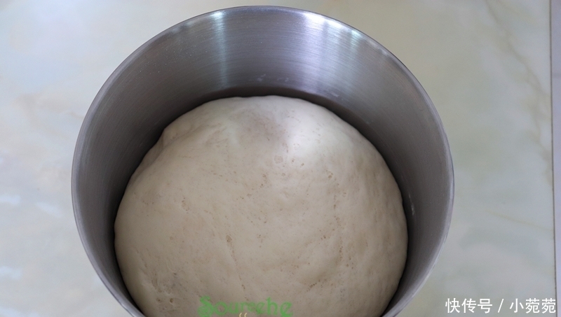  早餐别只会豆浆油条，教你做包子蓬松香软，比豆浆营养，比油条香