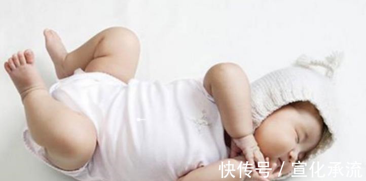 孩子|不要小看婴儿蹬腿的动作,这是孩子在传递信息,父母要及时掌握
