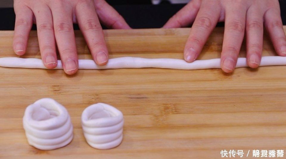 白糖和糯米粉还能这么吃,第一次吃就吃上瘾了,外酥里糯