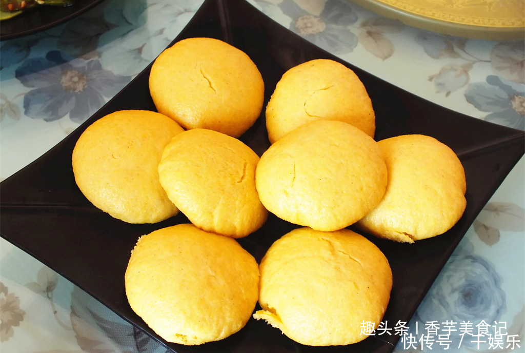 玉米面最好吃做法,开水一烫就做好,味道香,营养也超级棒!