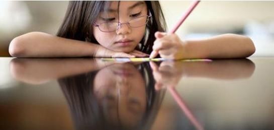 养女|李玫瑾教授要想孩子出色,养儿三忌,养女五忌,父母要了解