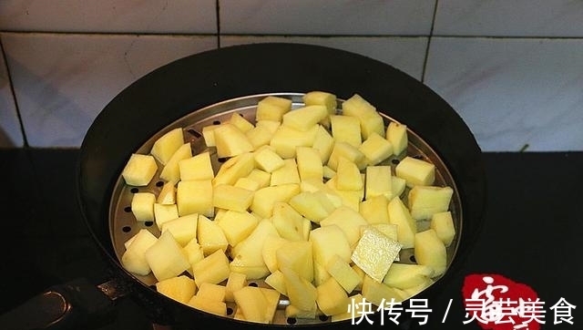 酸腌菜|30年来，吃过的土豆最最好吃的做法，根本停不下来