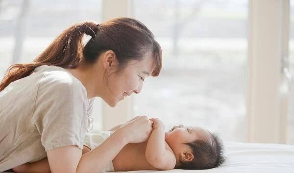 月子|乳房小，奶水就不足吗？月子里追奶做好这5步，小胸也有大产量