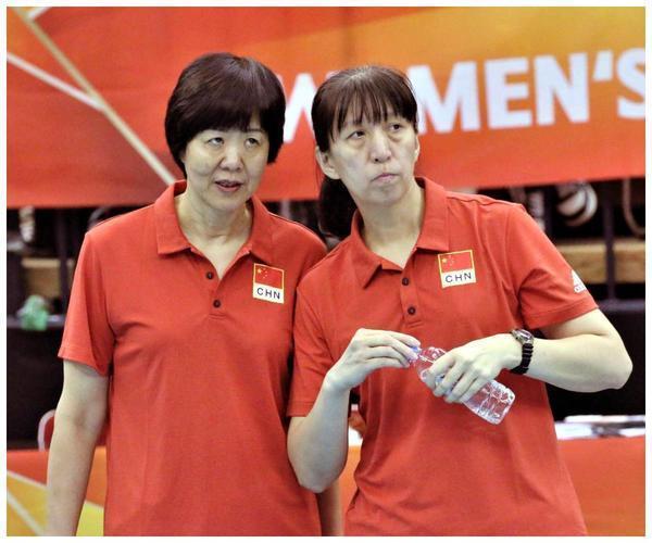 赖亚文|女排老将赖亚文,与丈夫长跑13年结婚,儿子喊她阿姨,现官至主任