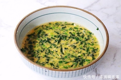 蘸汁菠菜鸡|菠菜别光炒着吃,加3个鸡蛋,香嫩可口,孩子吃上一口就停不下来