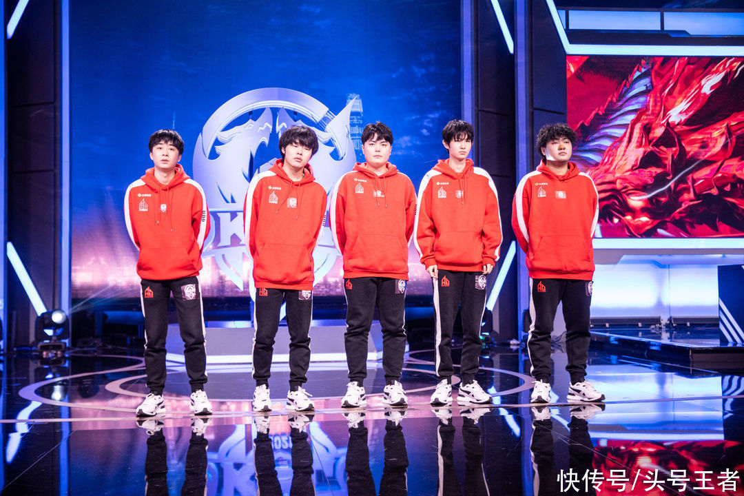 老女人|AG菲菲姐怒怼网友:你是眼睛瞎了吗?这是为何?