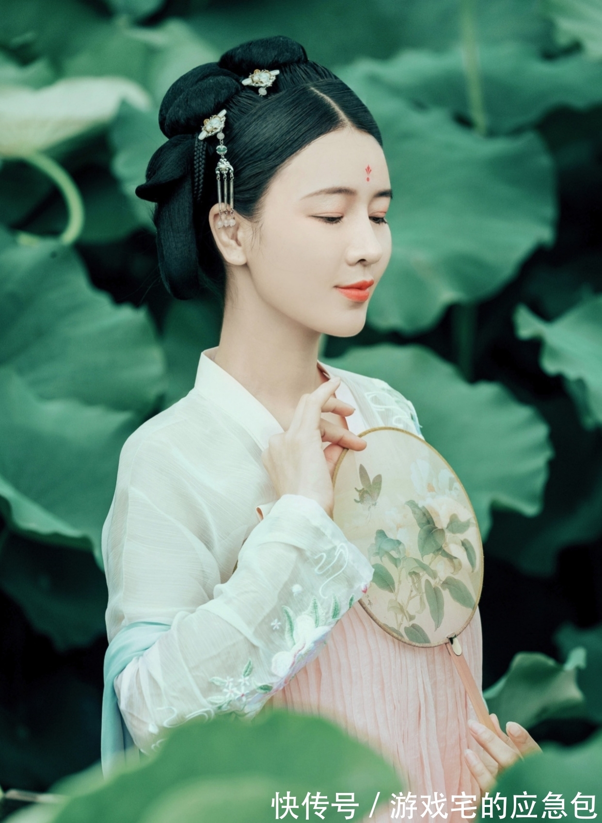 露寒!诗·十首丨露寒袭褪三分绿,雨冷摧来半数黄