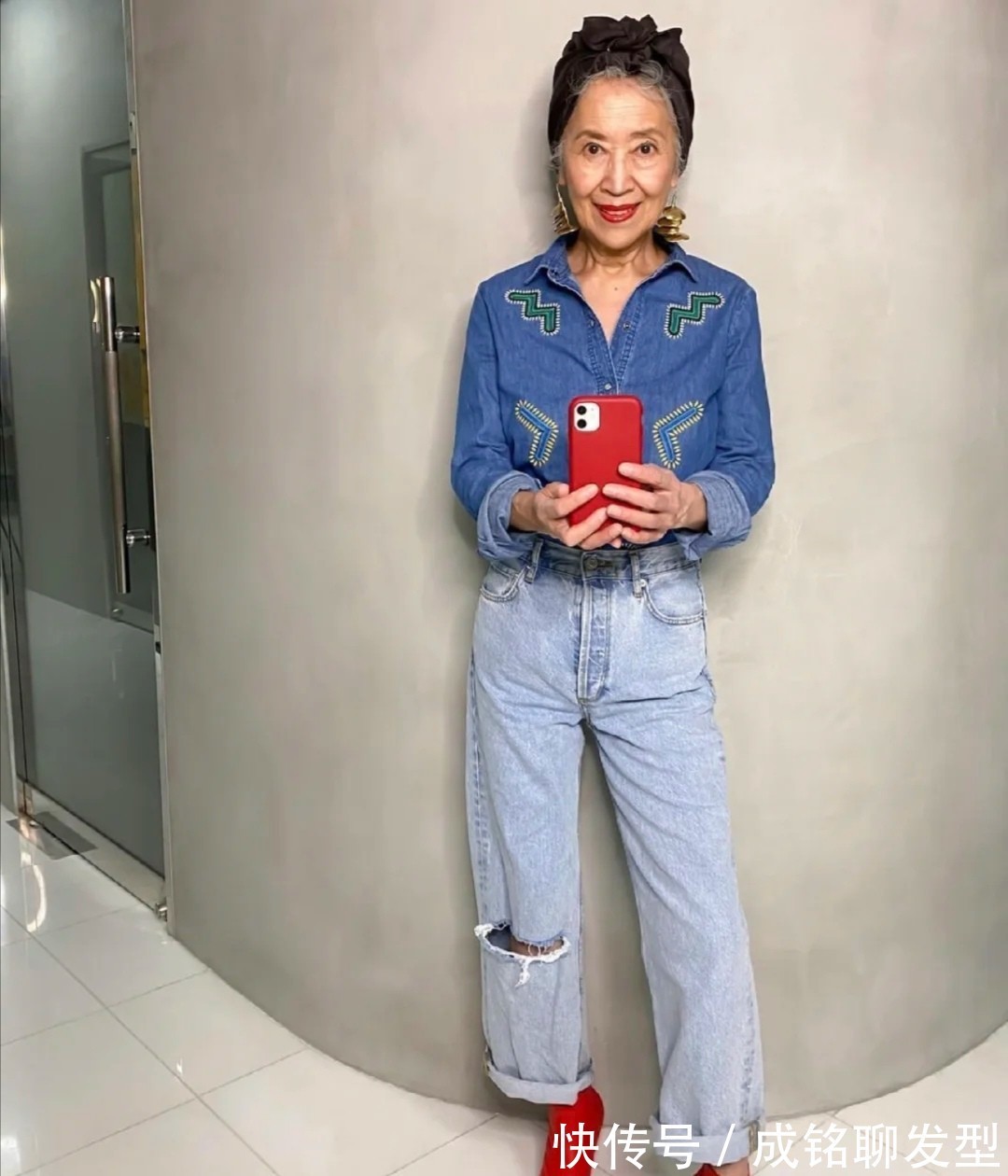 白色衬衫|年过七十的“网红奶奶”，靠穿搭圈粉无数，比年轻人还有潮范儿