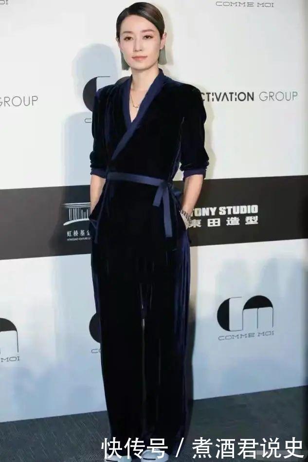 蓝灰|马伊琍又任性了,染一头蓝灰发色太显老,短发太过凌厉不女人