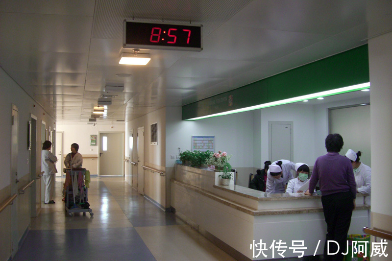 李梅|女儿总说身上有虫子爬,到医院检查无果,回家剪开裙子,父母报警