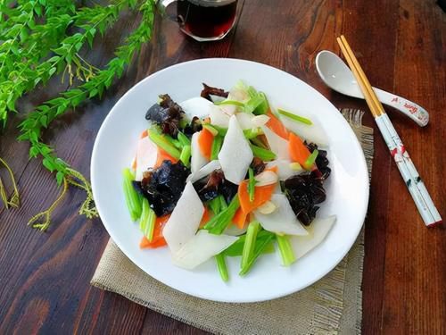 长寿老人|1500名长寿老人调查发现：长寿之人都有3大共同点，他们不爱运动