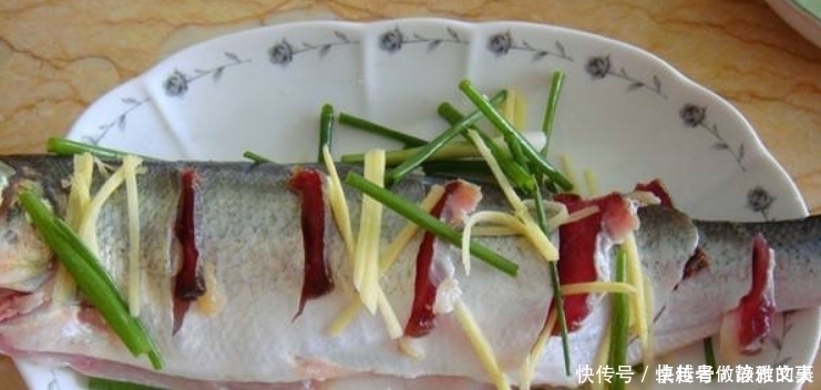 做蒸鱼,千万不能放这种调料,很多人都做错了,鱼肉又干又柴还腥