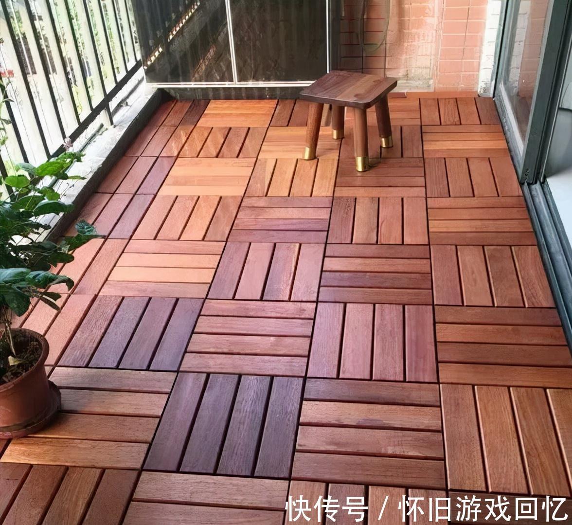 实木地板|阳台铺地砖落伍了,现在流行铺实木地板,不会开裂、脚感好