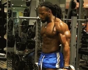 肌肉|同时健身，徒手练3个月的人与器械练1个月的人，肌肉差距有多大