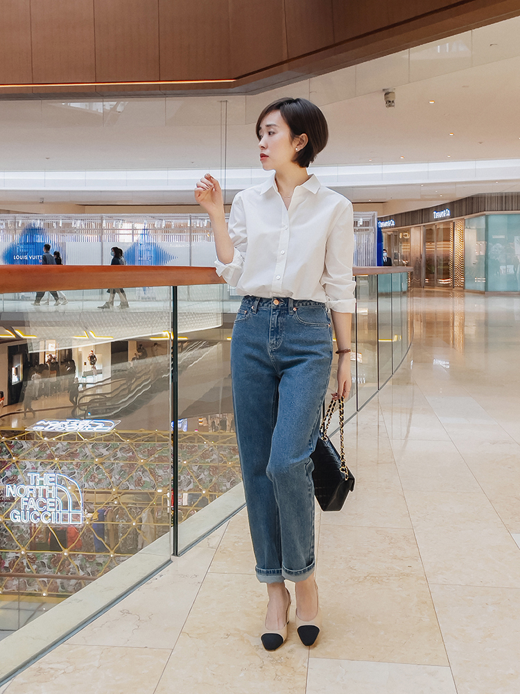 光泽感|马伊琍真是个“衬衫控”,白衬衫配印花阔腿裤简约清爽,减龄大气
