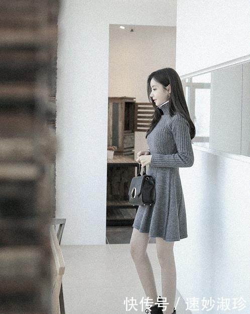 孙允珠高清美图:麻纹高领蓝灰色甜美针织裙!