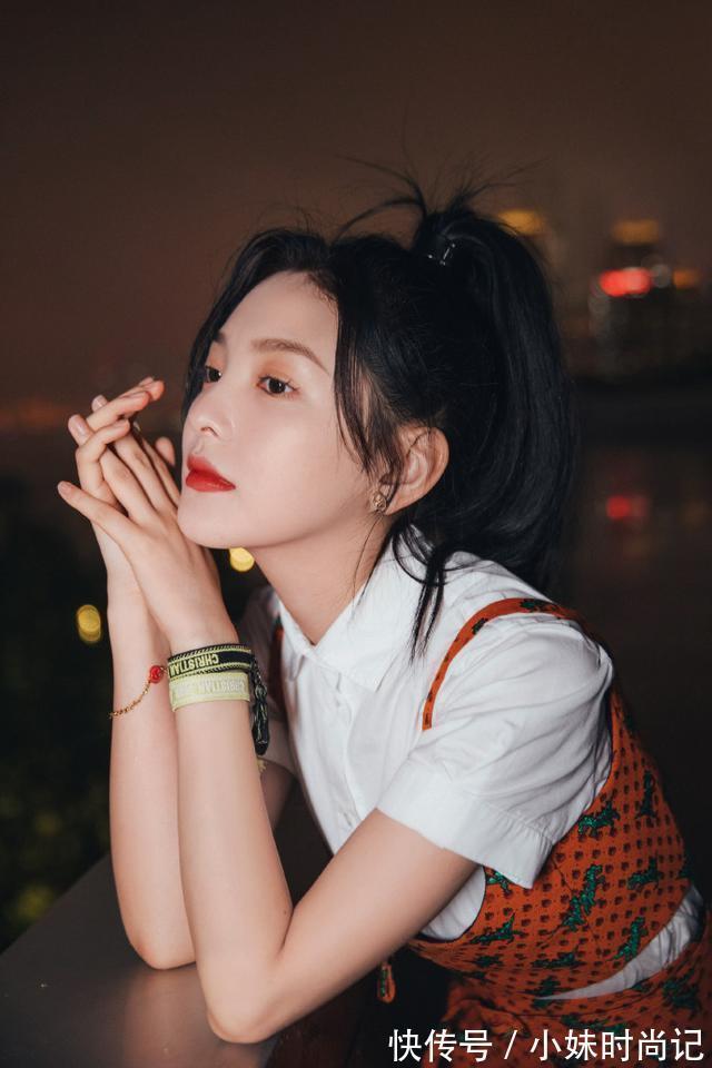 青春感|章若楠清纯不再,用吊带叠穿衬衫故意剪掉一截,扎高马尾又美又飒