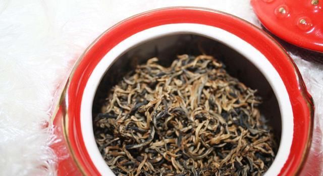 炖牛肉放茶叶，放红茶还是绿茶？很多人不注意，难怪还是炖不烂