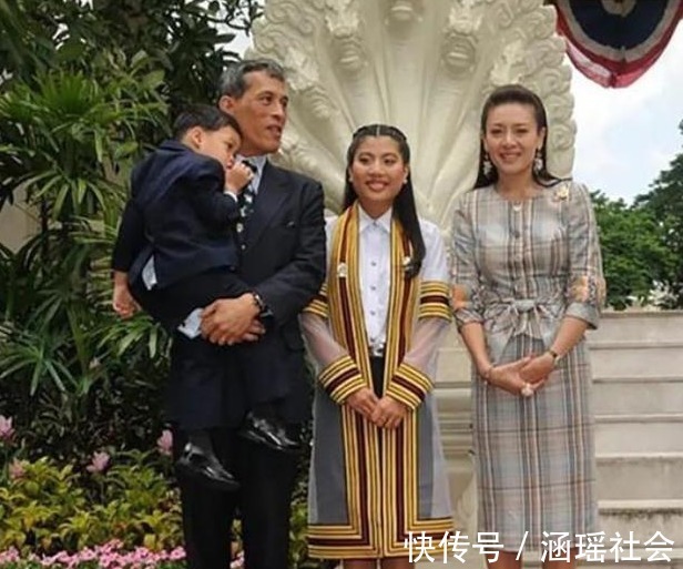写真!泰国最美王妃被废前夕设计师跪地给她整理衣服,纵容娘家人圈钱