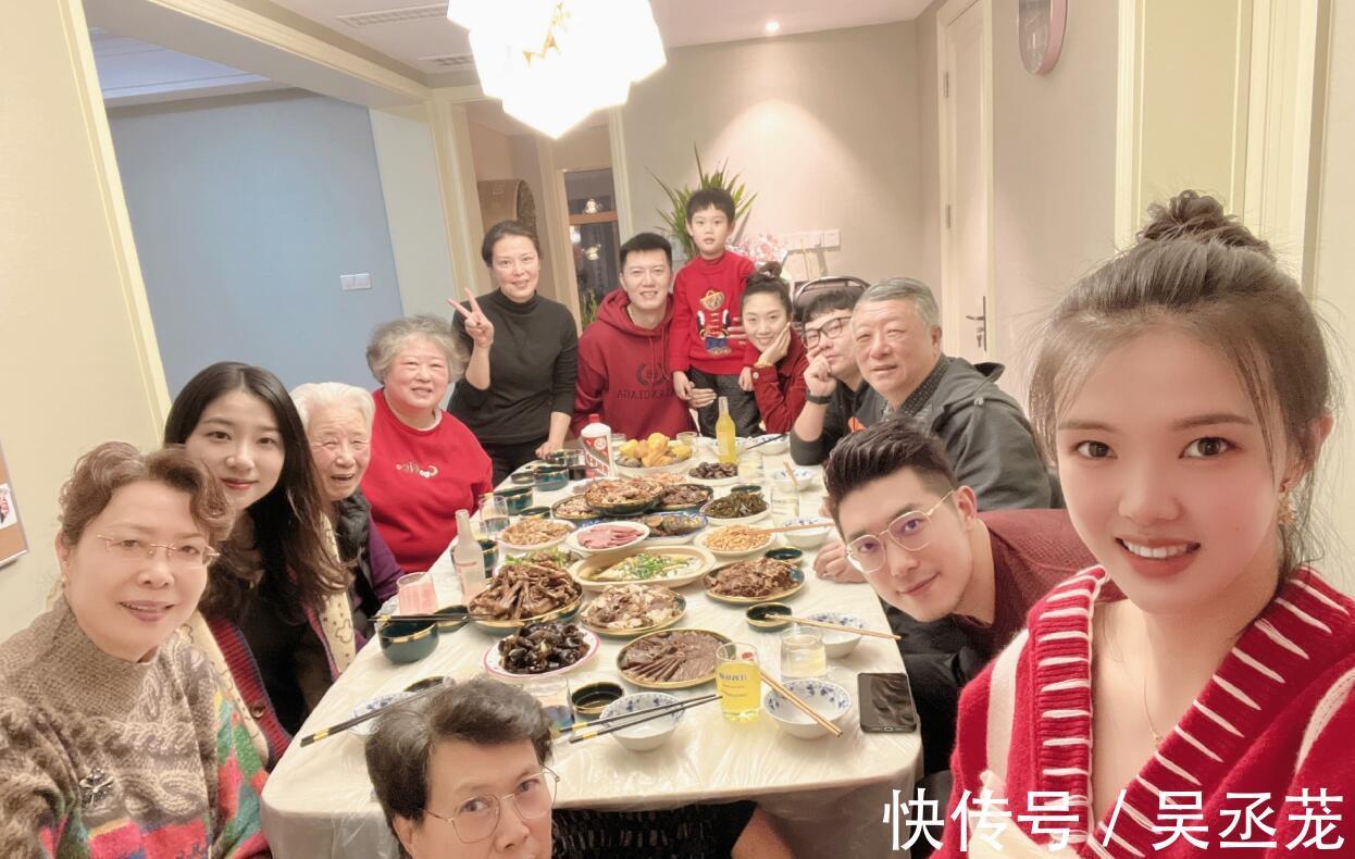 沈梓捷|热闹!张常宁一家13人过大年,高富帅丈夫秀恩爱,沈梓捷隔空互动