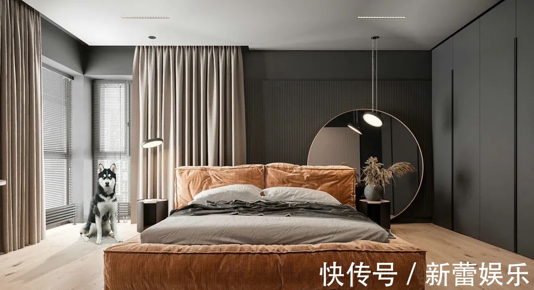 衣帽间|70㎡现代简约,沉稳高级灰,以橙色点缀,营造安静优雅的美