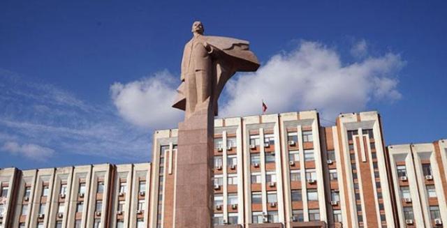 仅存|世界上仅存的苏维埃国家,翻版的小苏联,国旗国徽仍是镰刀锤头